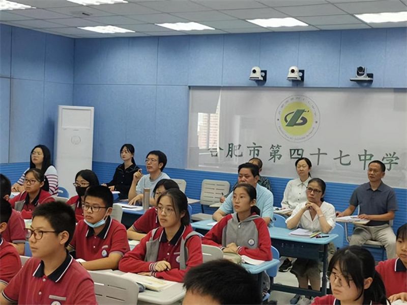 �Ϸ��е���ʮ���ЌW(xu��)������̎�չ�L(f��ng)�ɣ���λ�����ٳ��L