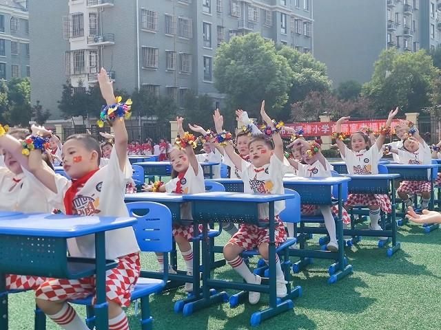 �Ϸ������b��С�W�������F���AͥУ�^�_չ�׌��҃Ȳٱ�ِ