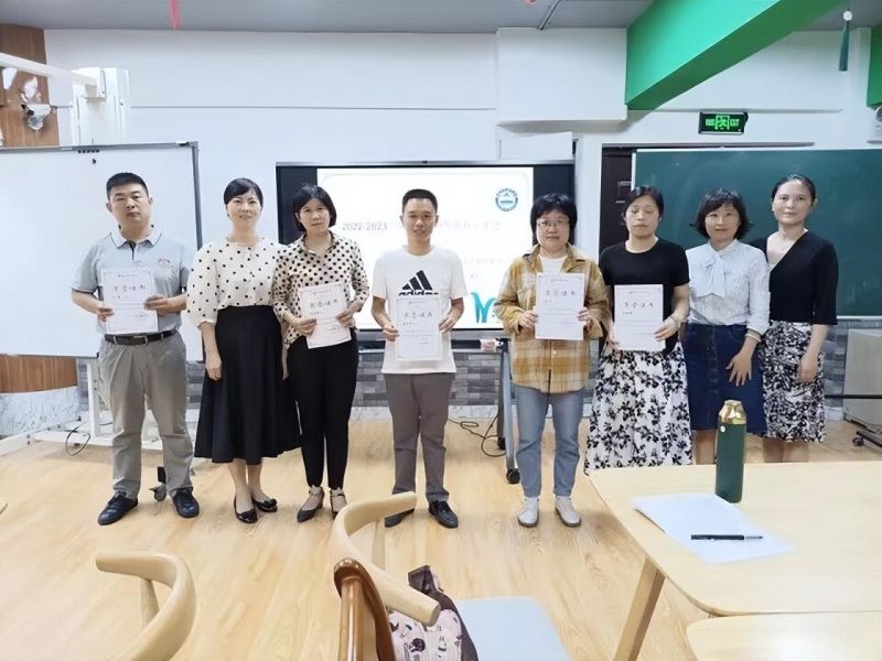 �Ϸ������b��С�W�ډ۴�·У�^���ʷ������|�����Ռ��V�дٰlչ