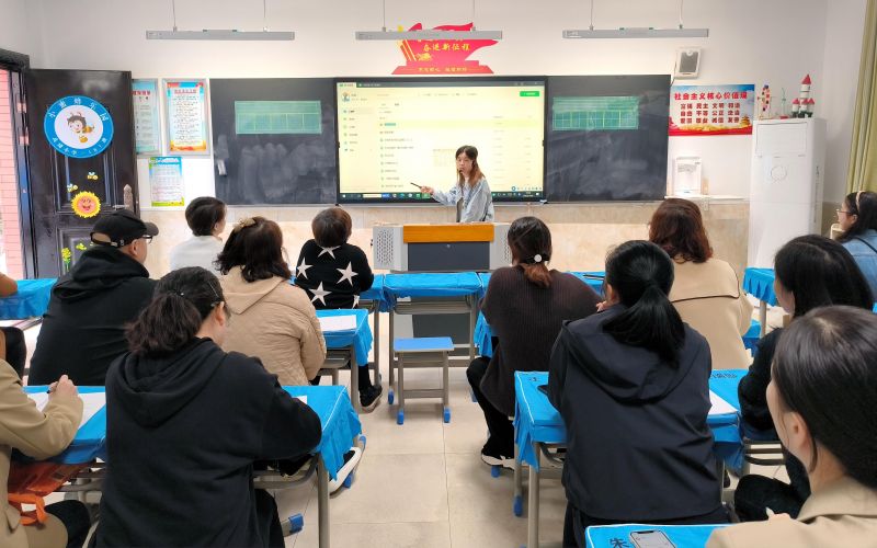 ���c�и���С�W(xu��)�_չ�ǻۺڰ�ʹ�Ì��}��Ӗ(x��n)