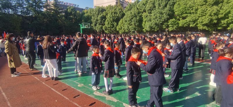 �Ϸ����L��С���Ļ��@У�^�_չ����꠽���ջ��