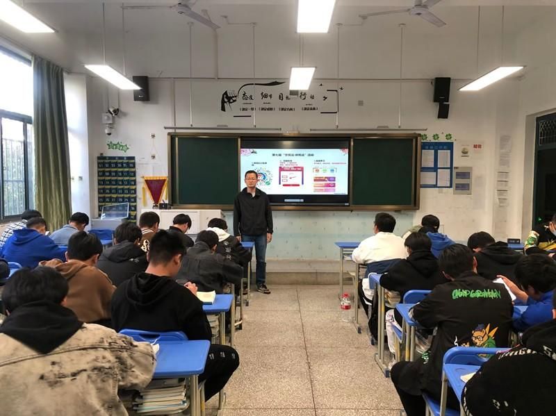 �Ϸʹ��I�WУ�_չ������С�lʿ��֪�R��ِ���