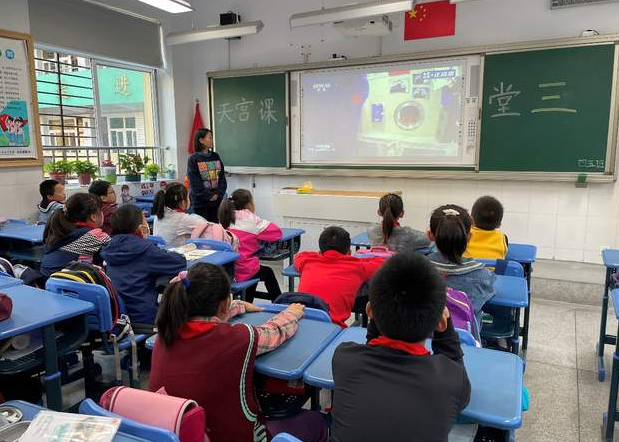 �����������F����У�^���cȼ���Չ���