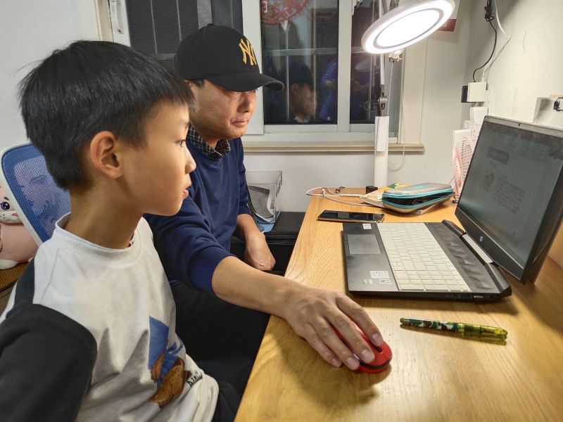 �Ϸ��л���С�������F����У����s ͬ�������L