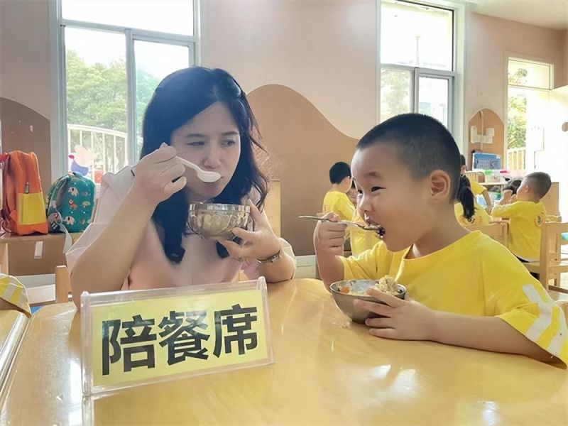 �Ϸ����p�׽������F�@�����ʳƷ��ȫ�O�������ּ�A����λ�Q̖