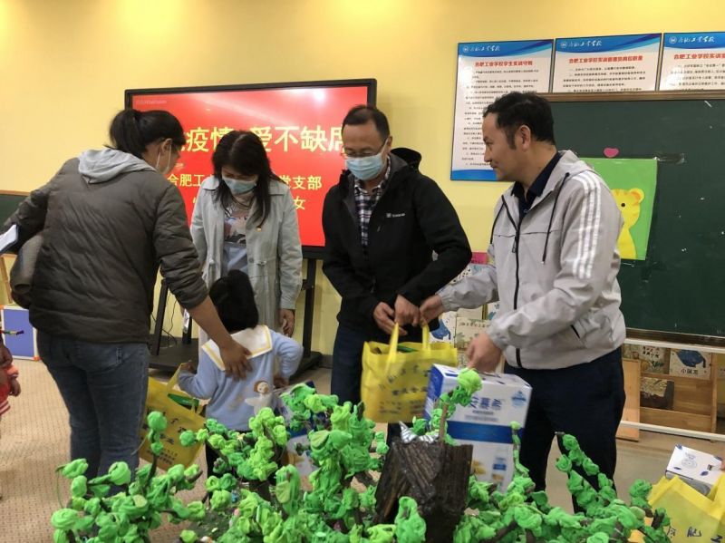 �Ϸʹ��I(y��)�W(xu��)У����(hu��)(li��n)�ϵڰ��h֧���P(gu��n)��(��i)��У������Ů