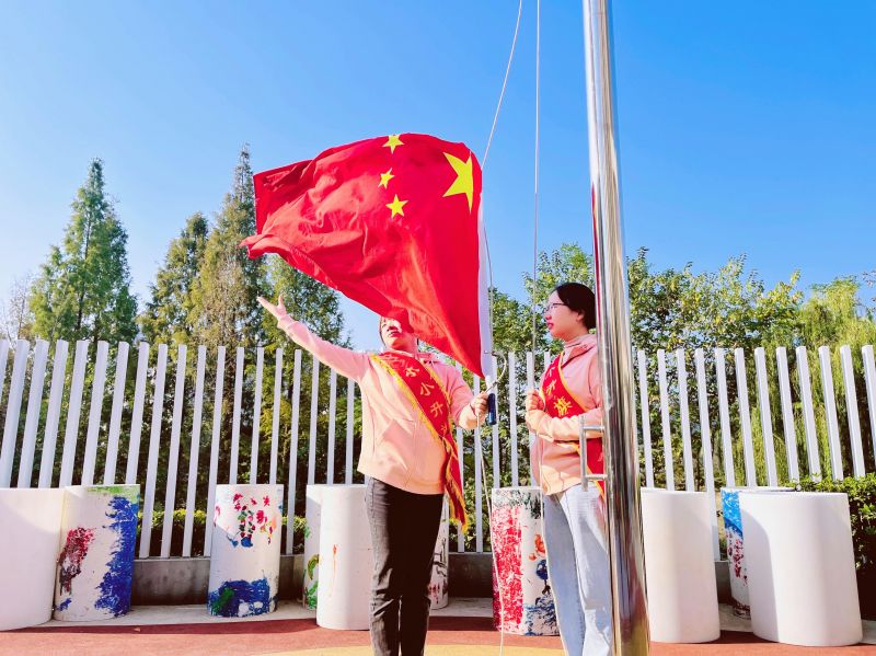 �Ϸ��а��׽������F��ͯ�Ĺ����ߣ��ۇ����ƶ�