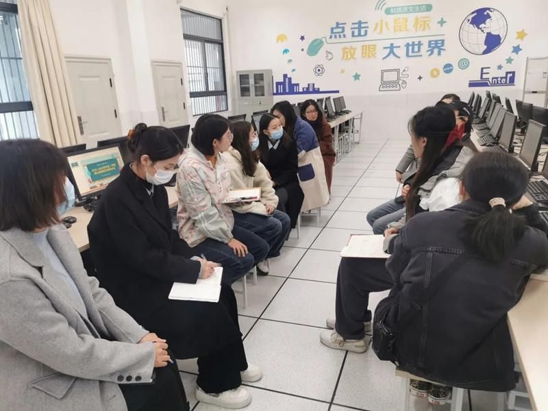 �Ϸ������b��С�W���AͥУ�^�����Թ��M���Пoֹ��