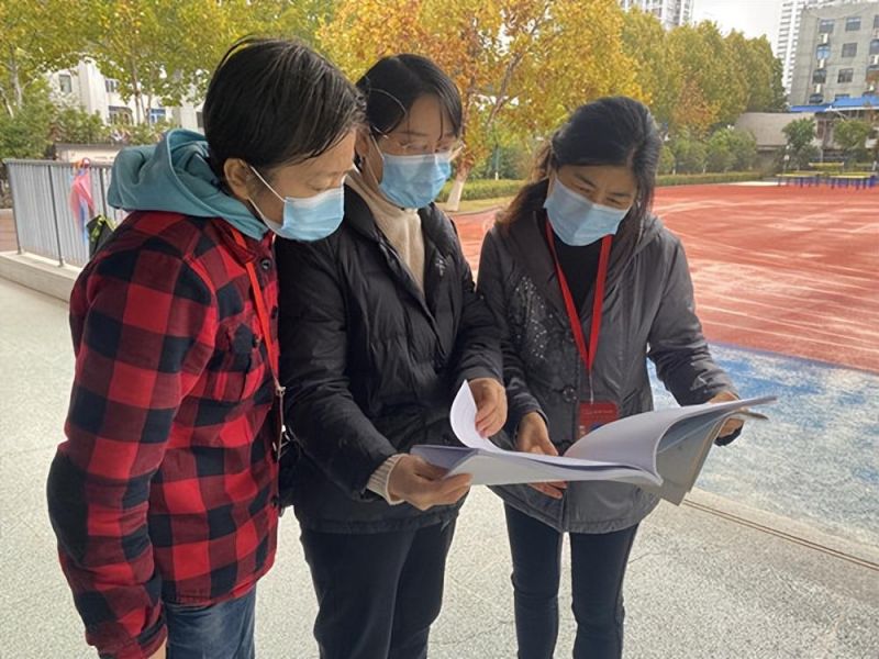 �Ϸ����L��С�mͤ��У��ͬ�������� Ϥ�Ĵ١��p�p��