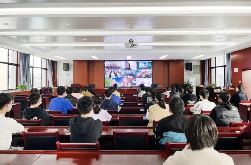 �Ϸ����Ѕ��ӡ����H������Gɫ��̼���B���R�Ŀ�����ϻ��