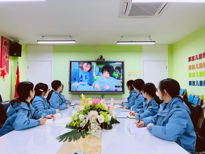 �Ϸ��а��׽������F(tu��n)����֮��ֈ@���۽����ջ��(d��ng)���������г��L