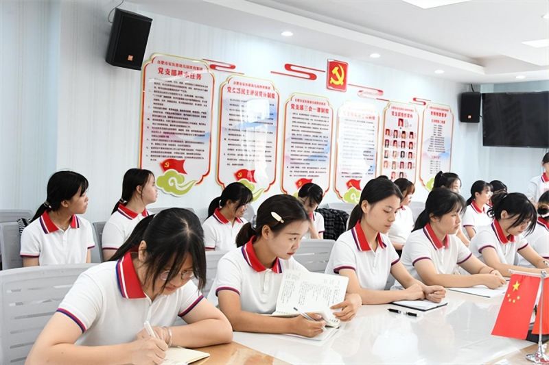 �Ϸ��а��׽������F(tu��n)���_�½̎���Մ��(hu��)