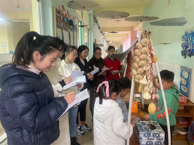 �Ϸ������v�׽̼��F(tu��n)���v�@�^(q��)���ж��M�_չ���л��(d��ng)