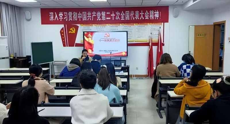 �Ϸ����L��·�ڶ�С�W�ྰ��У�^ʮһ���h�T�����