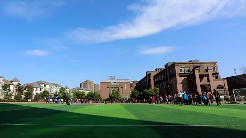 �Ϸ��к��D�WУ�������������@�u���Ӆ^�صȪ�