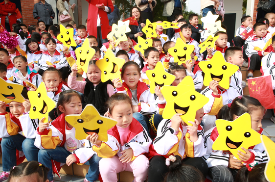 �Ϸ��е����С�W(xu��)����·У�^(q��) ���ࣺ��һ��(g��)�А��ġ������ġ���؟(z��)���ĵĽ̎�