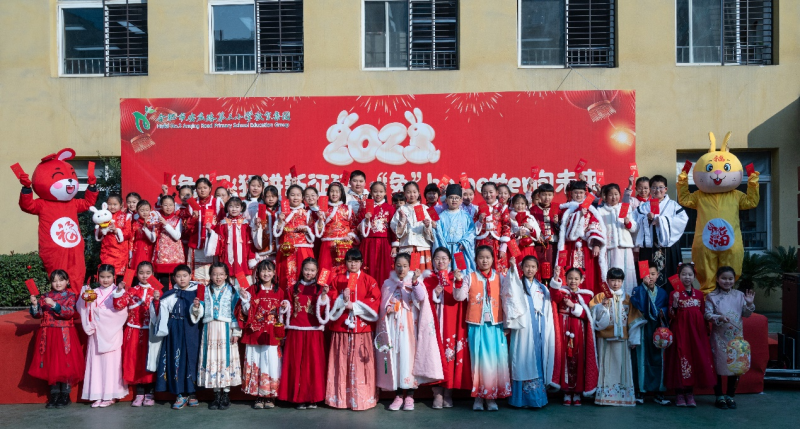 �Ϸ��а��c·����С�W�������F����У�^�����ա�ײ����Ԫ����  �xʽ�M�Mӭ�_�W