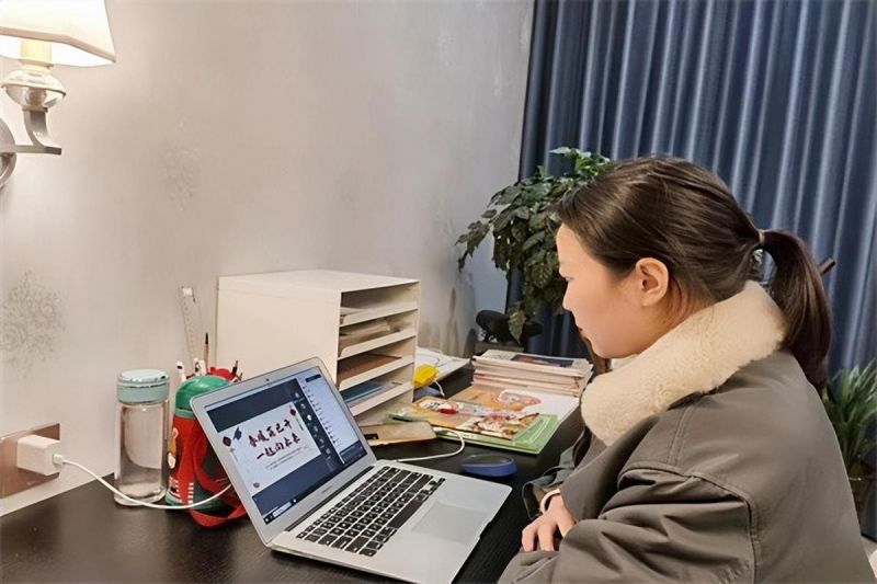 �Ϸ����L(zh��ng)��С���Ļ��@У�^(q��)���_���ϼ��L(zh��ng)��(hu��)