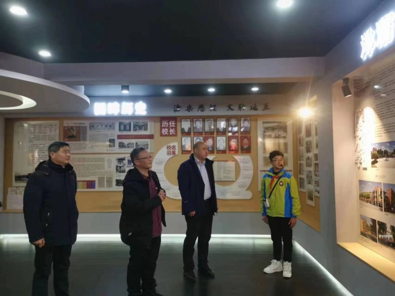 ����������ڸ����c�и���С�W���v����ͥ�������M����