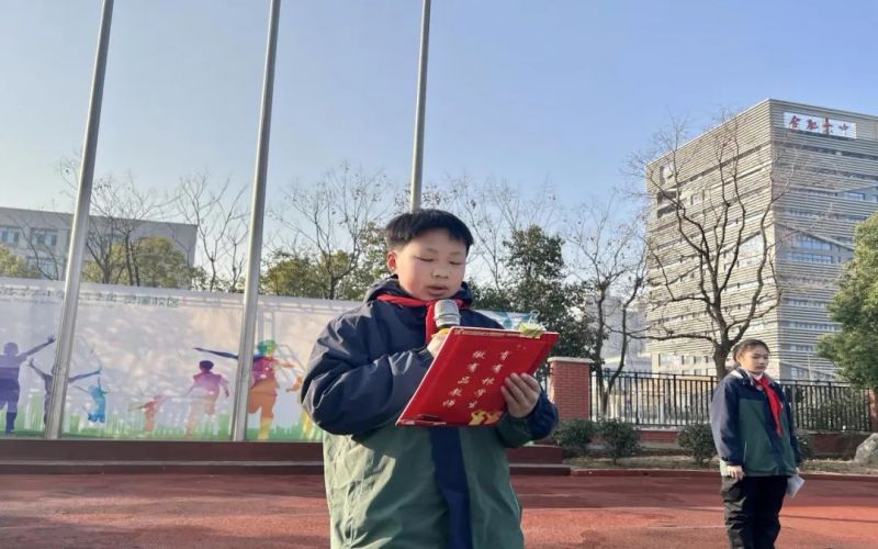 �Ϸ��а��c·����С�W(xu��)�������F(tu��n)���_չ�W(xu��)��(x��)؞���h�Ķ�ʮ����ϵ�л��(d��ng)