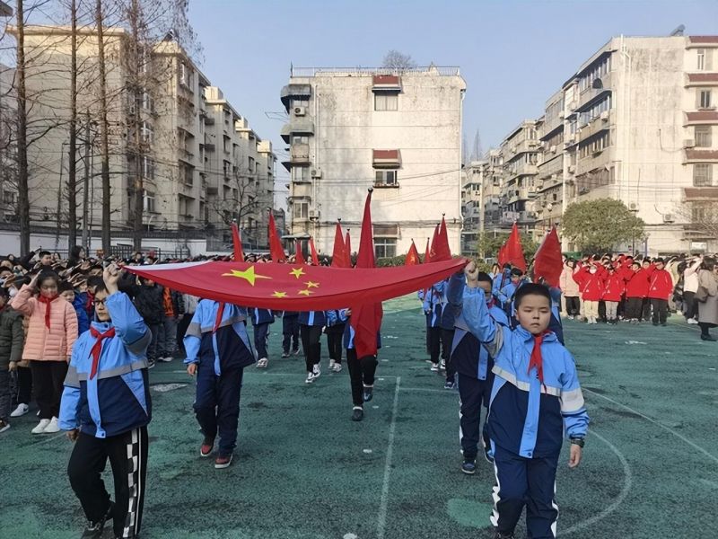 �Ϸ��л���С�������F�ӻ�У�^�����´��Lů���� ���h���������