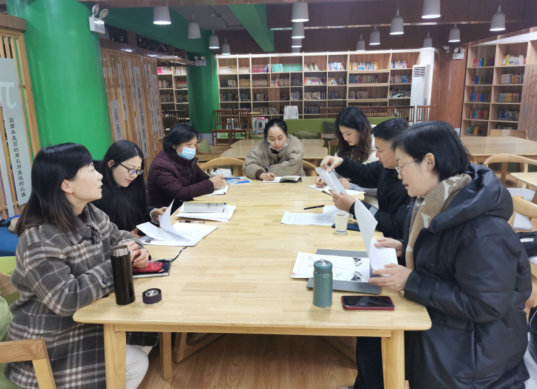 �Ϸ������b��С�W���_���z�残�Ŀ�MУ�@��ӑ��