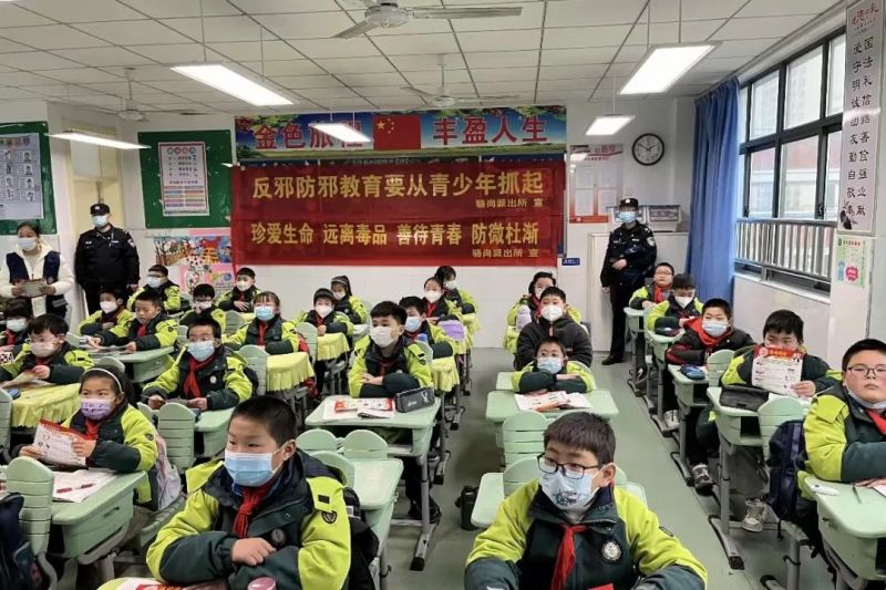 �Ϸ��н�����С�W����а���f����������а�����MУ�@