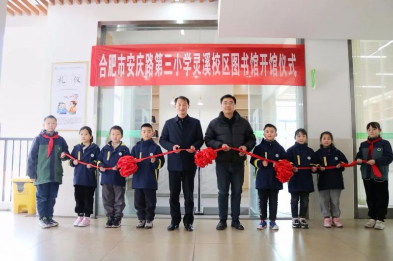 �Ϸ��а��c·����С�W�������F���D��Ư������L���M�@������ͯ��