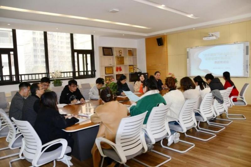 �Ϸ��л���·����С�W(xu��)ӳ��У�^(q��)���_(k��i)�м�(j��)�n�}���M(j��n)��(hu��)