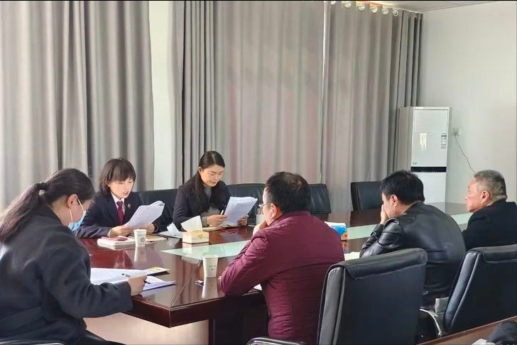 �Ϸ����L(zh��ng)�S������С�e�С������M(j��n)У�@����(zhu��n)�}��Մ��(hu��)