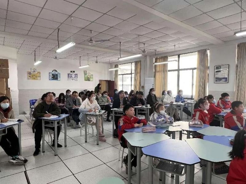 �Ϸ��Ў�������С�W�������鱾��׌�n�ó�M�ǻ�֮��