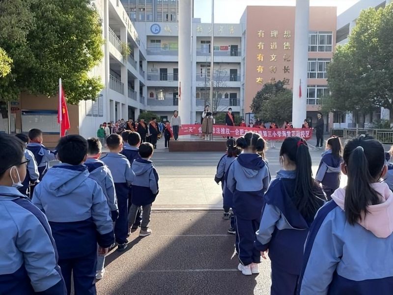 �Ϸ����L��С���Ļ��@У�^�_չ�ܽ^�����o��ʳƷ�����S��������