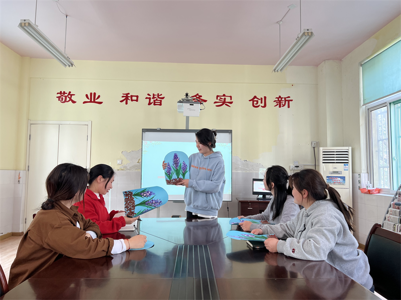 �Ϸ������v�׽̼��F(tu��n)���v�@�^(q��)����һ�M�_չ���л��(d��ng)