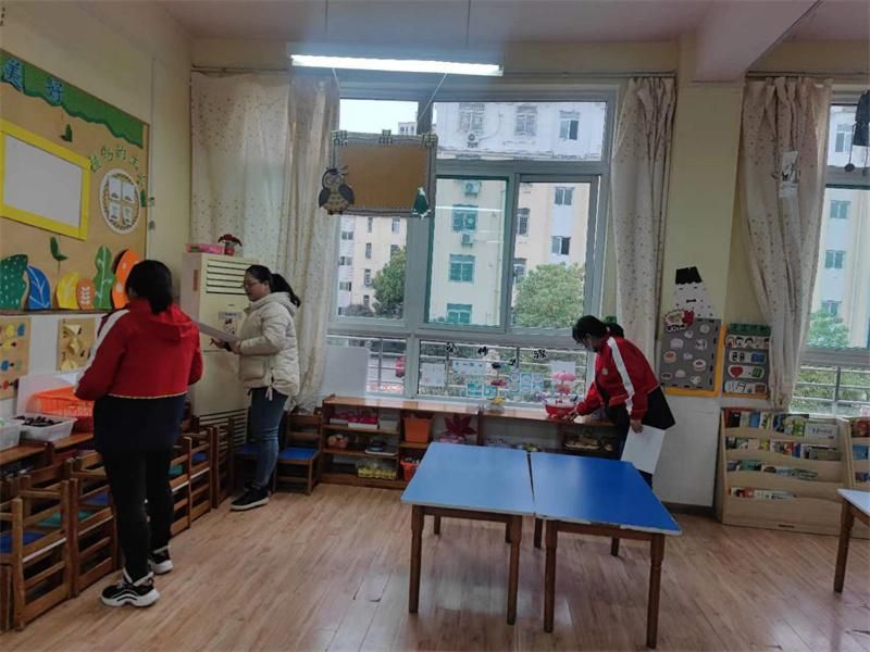 �Ϸ������v�׽̼��F(tu��n)���v�@�^(q��)�l(w��i)���z��С�M�_չ�l(w��i)���z��