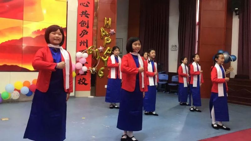 �Ϸ������b��С�W�������MУ�@ ��������߅