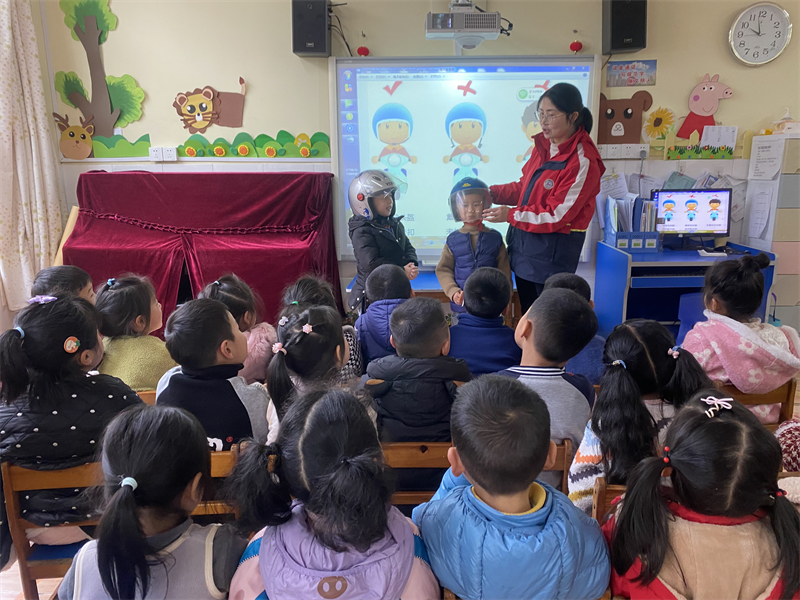 �Ϸ������v�׽̼��F���v�@�^�_չ��ȫ����С�W��ȫ�����ա����