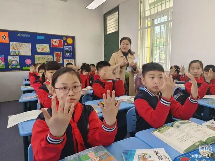 �Ϸ����L�S�����WУ����С�W�_չ�ۇ��l���\��