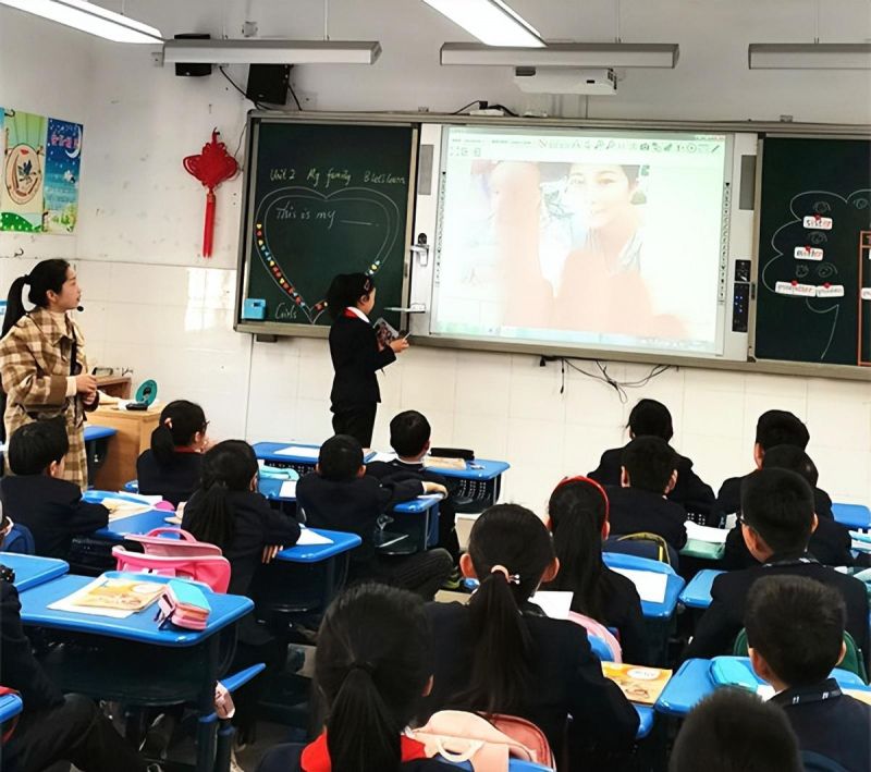 �Ϸ��л���·����С�W(xu��)�ӻ�У�^(q��)���x�n����ò �������L(zh��ng)