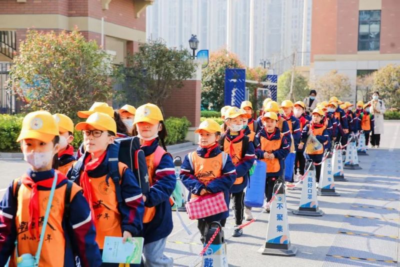 �Ϸ��Ў�������С�W(xu��)���꼉�����ЌW(xu��)�ΈA�M��Ļ