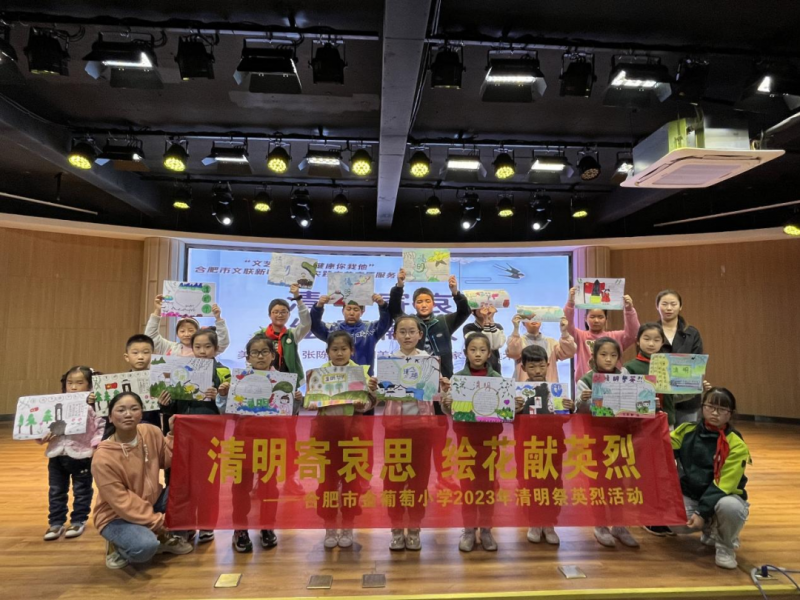 �Ϸ��н�����С�W�_չ������Ӣ�һ��