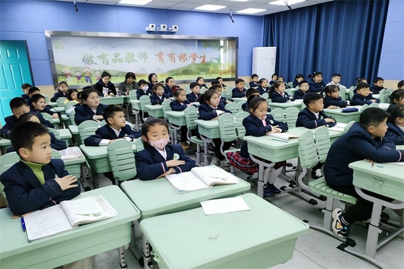 �Ϸ��а���С����У�_չ��̽��С�M��������Z�����B�����л��