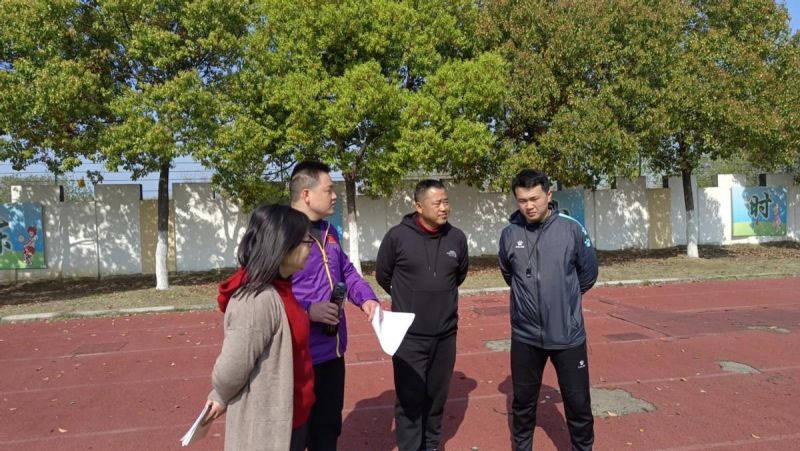 �Ϸ��а��c·����С�W����У�_չ�w���W�ƽ̌W��ӑ���