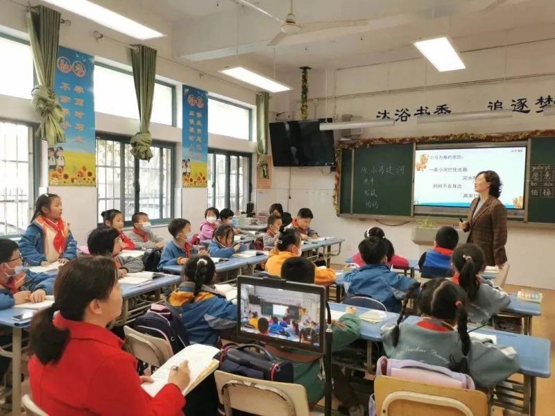 �Ϸ���ꖹ�С�W�Ͷ��Z�Ľ��нM������ʽ���С������r