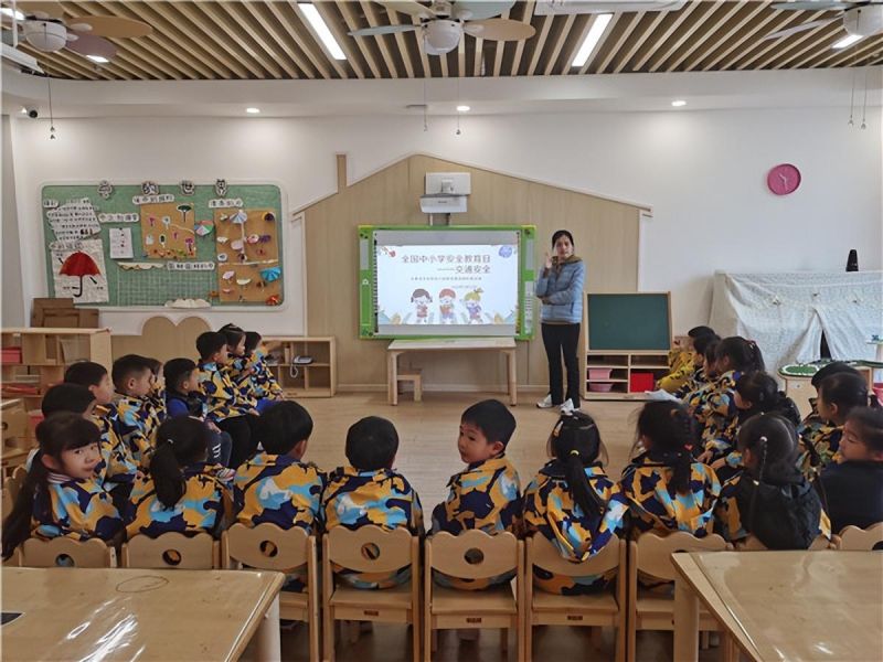 �Ϸ��а��׽������F(tu��n)�_չȫ����С�W(xu��)��ȫ������ϵ�л��