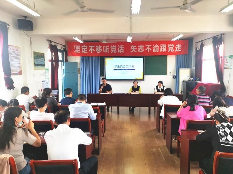 �Ϸ��а��c·����С�W����У�����ΰ�ȫ���� ���oƽ��У�@