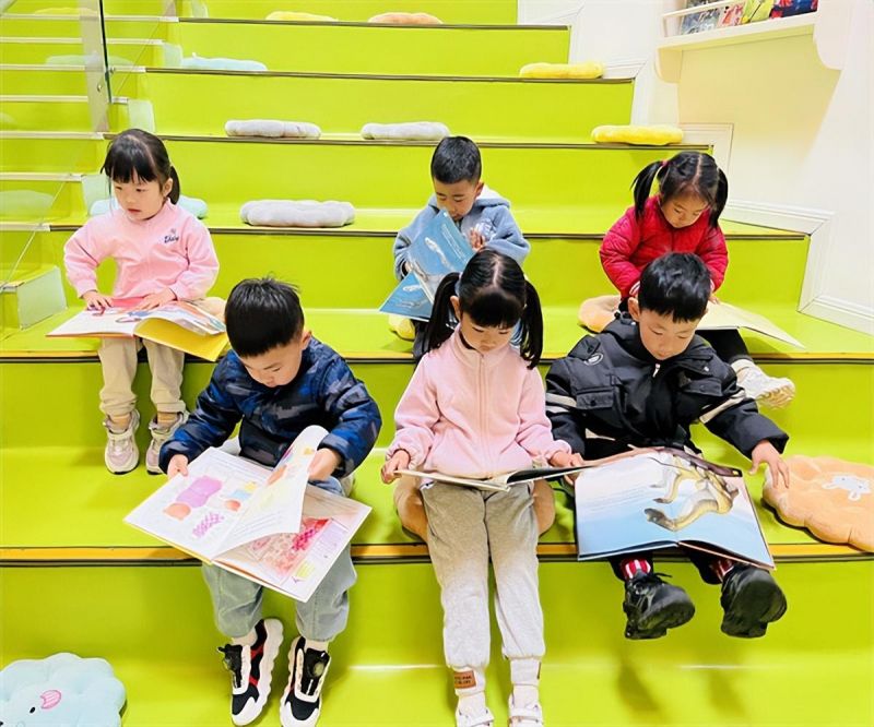 �Ϸ��а��׽������F(tu��n)����֮��ֈ@����ԡ���� �c��ͯ��