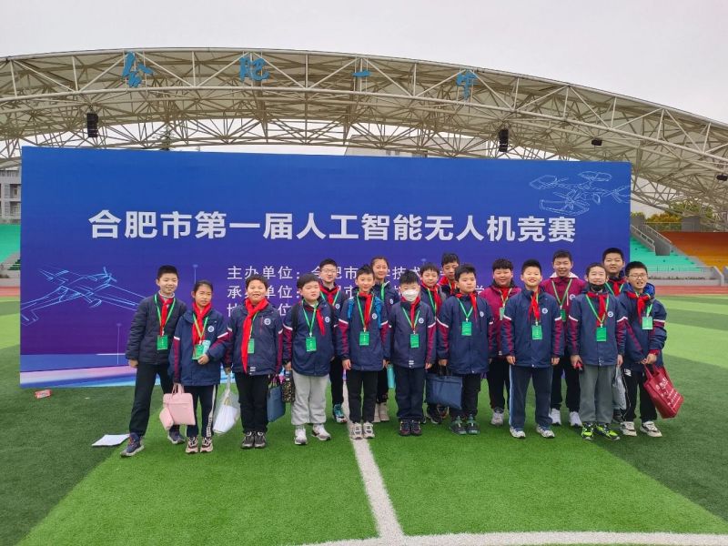 �Ϸʎ�����С�ںϷ��е�һ���˹����ܟo�˙C��ِ�Иs�@�ѿ�