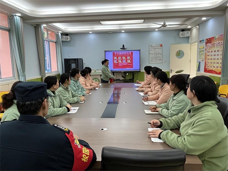 �Ϸ��а��׽������F�������oС������ȫ�oͯ��