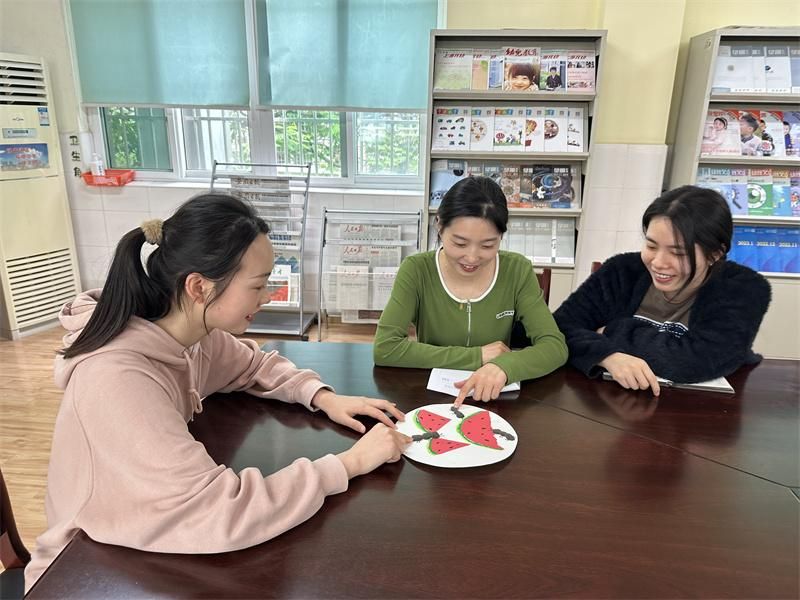 �Ϸ������v�׽̈F���v�@�^(q��)����һ�M�_չ���л��