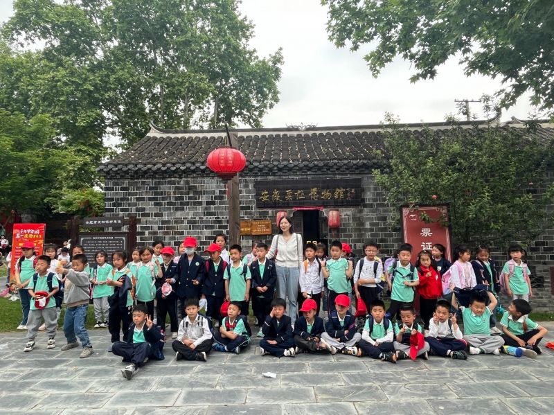 �Ϸ��а���С����У��ֲ���tɫ���� �����Gɫ����